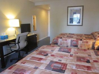 Auberge - Motel Le Pigeonnier Farnham Екстер'єр фото