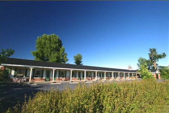 Auberge - Motel Le Pigeonnier Farnham Екстер'єр фото
