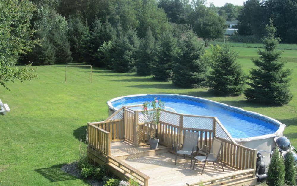 Auberge - Motel Le Pigeonnier Farnham Екстер'єр фото